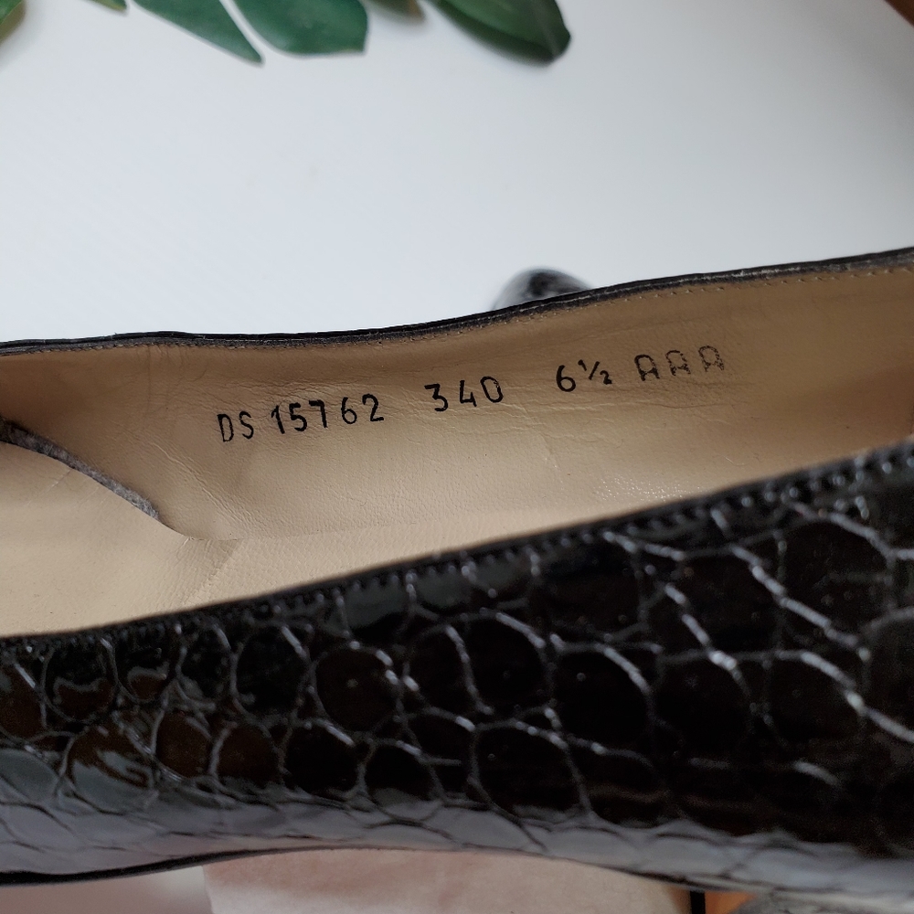 SOLD Salvatore Ferragamo 🐊 Croc Embossed Black Patent Low Heels Comfortable - Picture 8 of 12